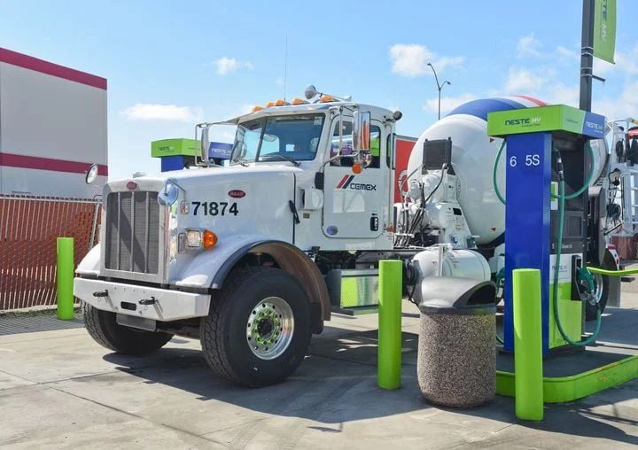 Truck fueling with renewable diesel fuel.