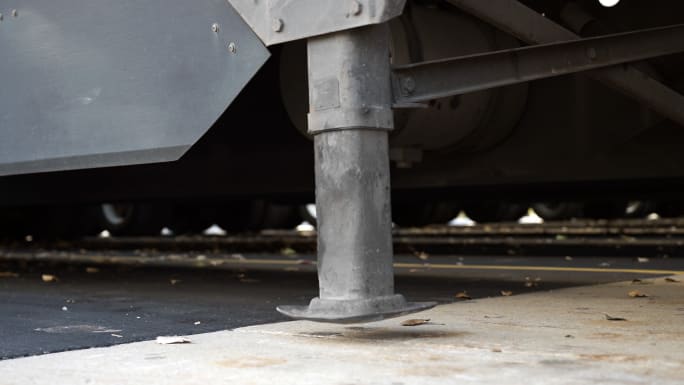 Photo of landing gear leg on trailer